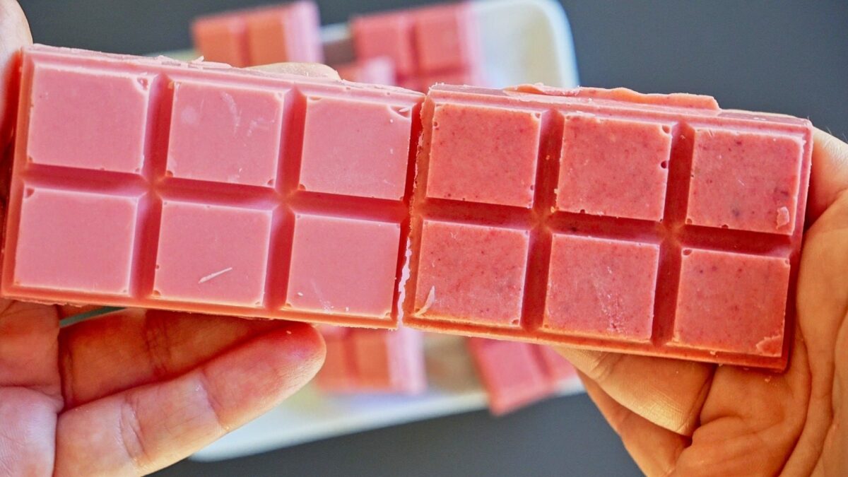 Two types of pink chocolate are shown: pink chocolate made with food coloring on the left, and pink chocolate made with dried strawberries on the right.