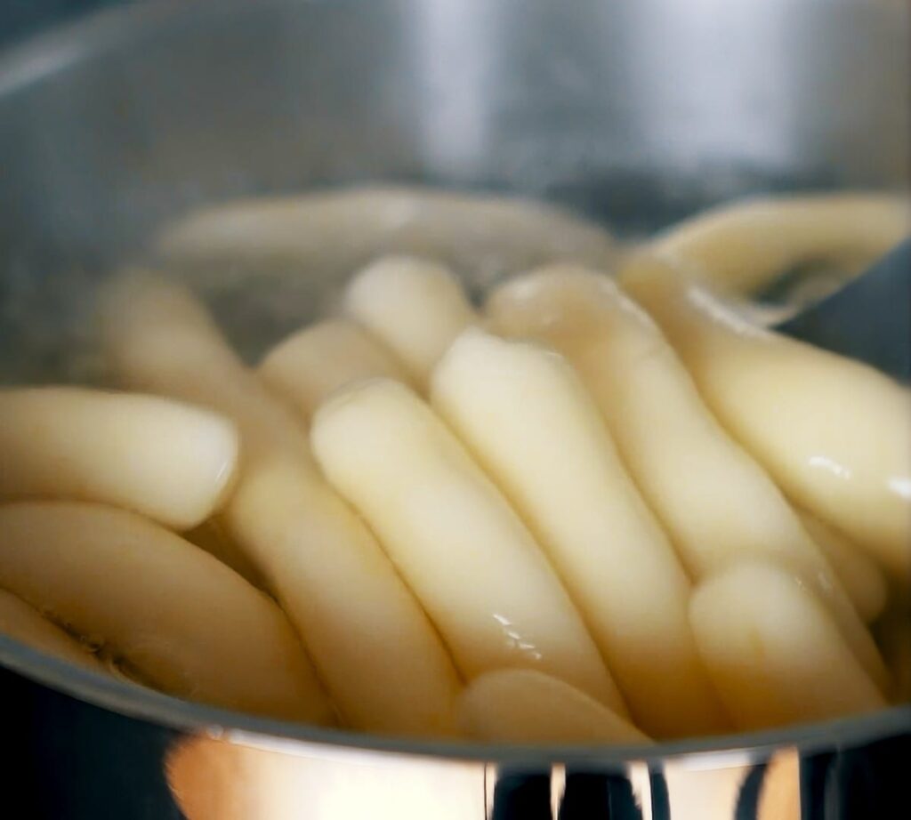 Cooking potato noodles: a moment they float on the surface.